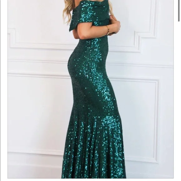 Emerald green sequence gown - Picture 3 of 3